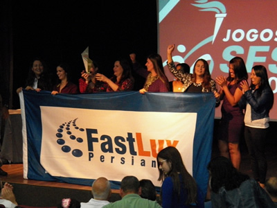 Persianas Fastlux recebe premiação pelo título de campeã no feminino dos Jogos Sesi Juiz de Fora 2014. Crédito: Graciele Vianna – Fiemg – e Toque de Bola